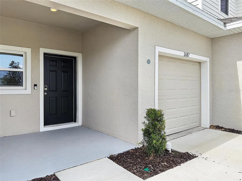 3 bed, 2.5 bath, 1285 sqft, $2,600 — Photo 2