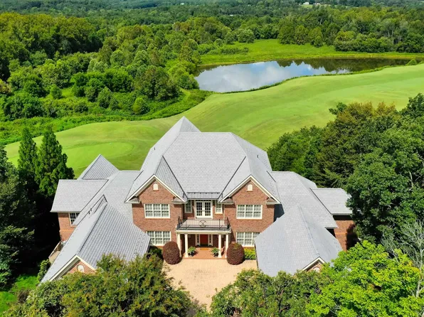 1477 Kinross Ln, Keswick, VA 22947