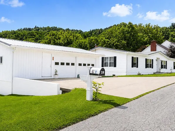 41 Timber Ln, Fort Gay, WV 25514