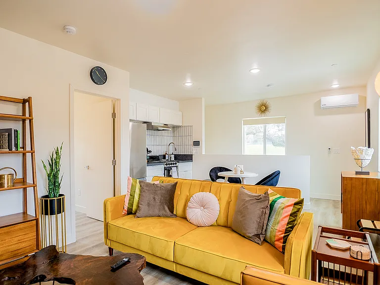350.5 27th St. - Main Living Space