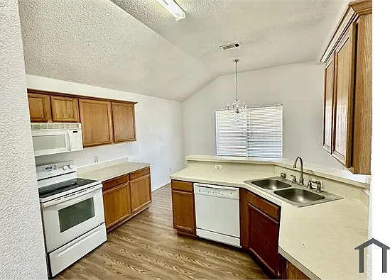 209 Rock Hill Dr — Photo 4