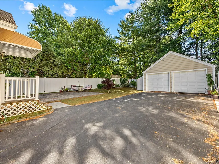 15 Pershing Ave — Photo 35