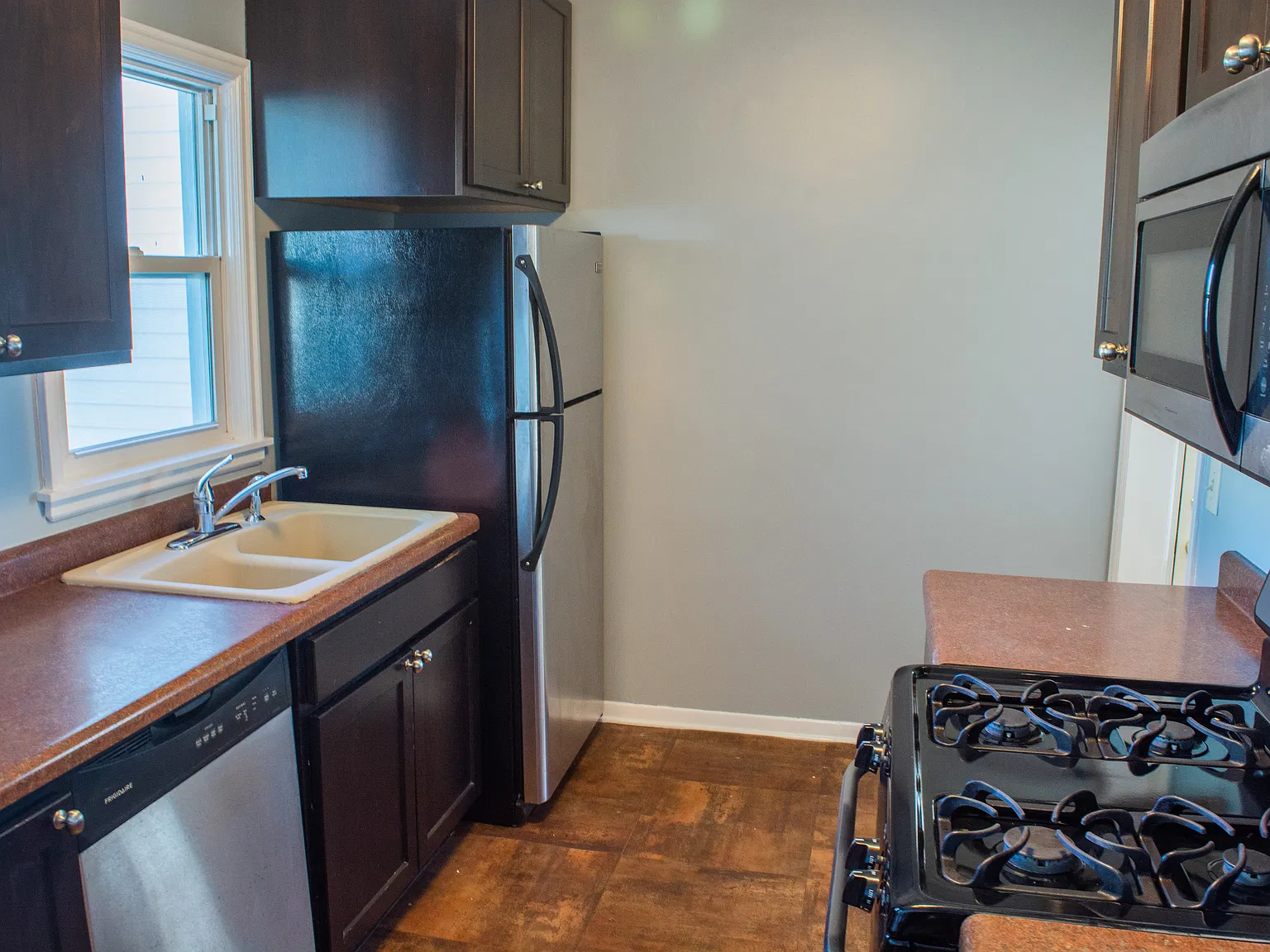 5 bed, 1656 sqft, $3,000 — Photo 3