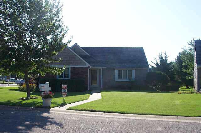 1st image of 29 Shadybrook Dr