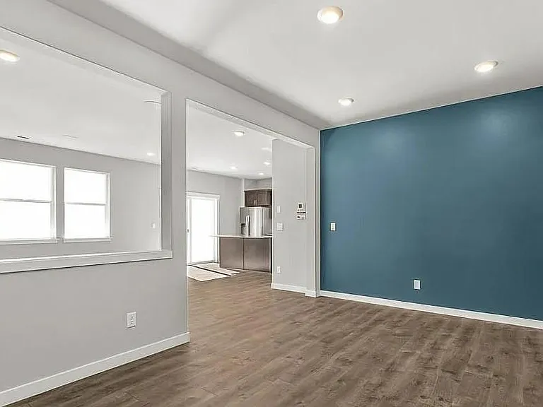 6040 Addison Rd — Photo 3
