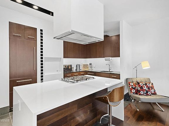 3rd image of 40 Broad St APT 17B