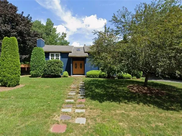 2 Sturbridge Ave, Smithfield, RI 02828