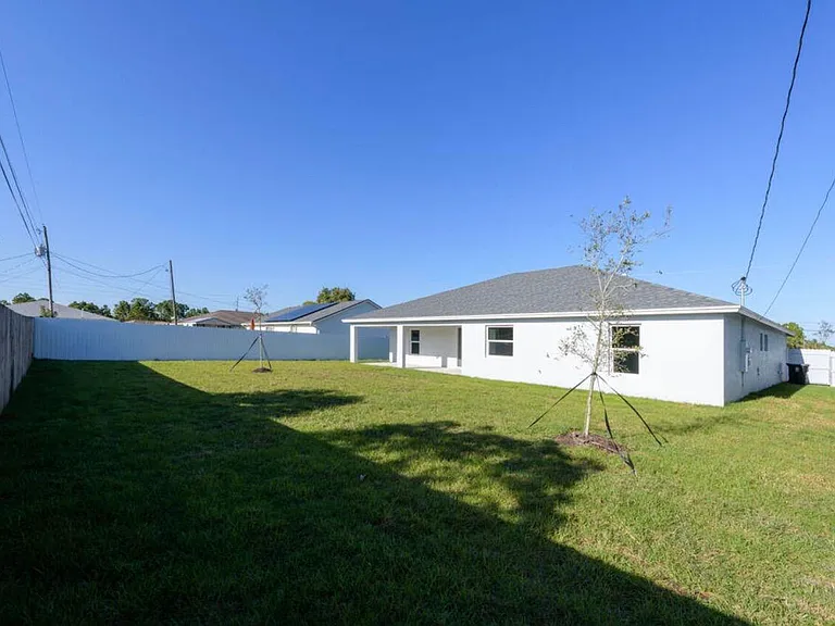 2372 SW Import Dr — Photo 9