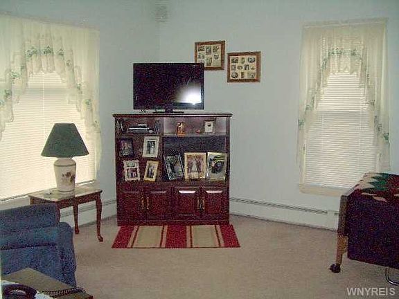 4th image of 212 N 12th St
