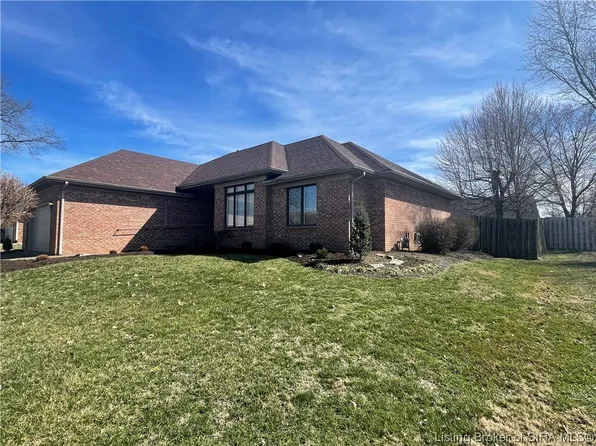 2200 Twinbrook Drive, Sellersburg, IN 47172