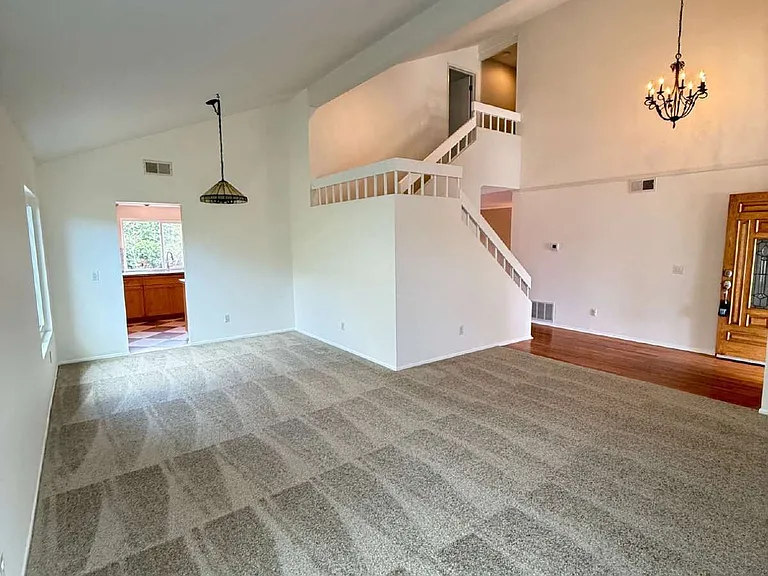 2604 Jacaranda Ave — Photo 4