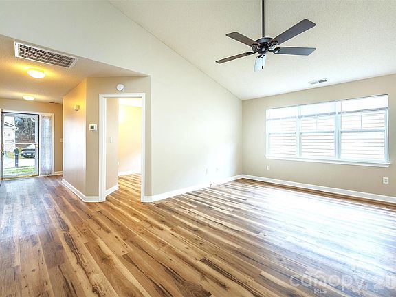 3rd image of 50 Clear Creekside Dr