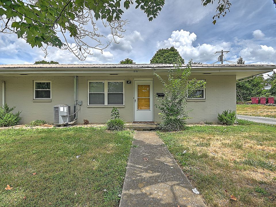 1st image of 818 University Pkwy #1