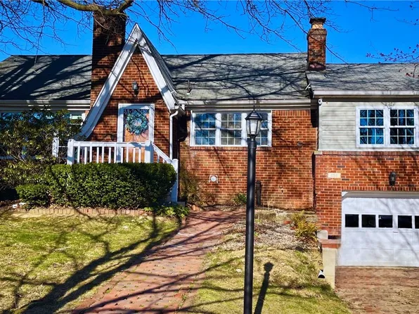 151 Parkway Dr, Erie, PA 16511