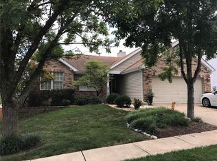 400 Summer Top Ln, Fenton, MO