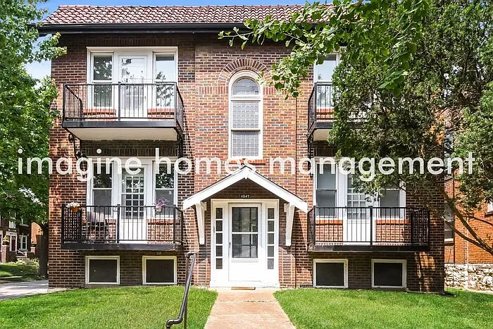 4547 Flora Ave #2W