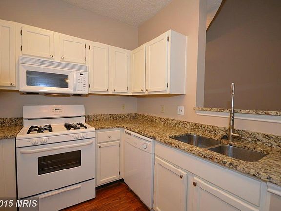 5th image of 4404 Helmsford Ln APT 201
