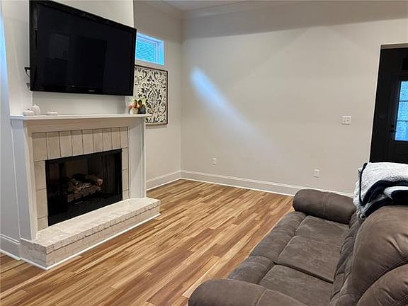 3rd image of 113 Coushatta Cir