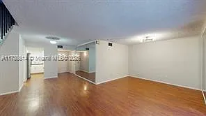 3 bed, 1350 sqft, $3,200 — Photo 2