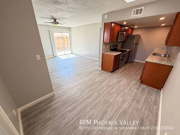 Glendale Groves — Photo 9