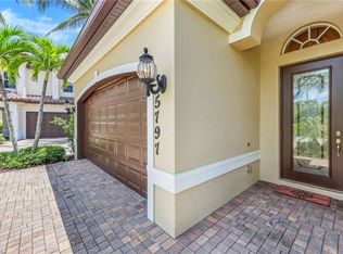 5797 Mango Cir, Naples, FL 34110