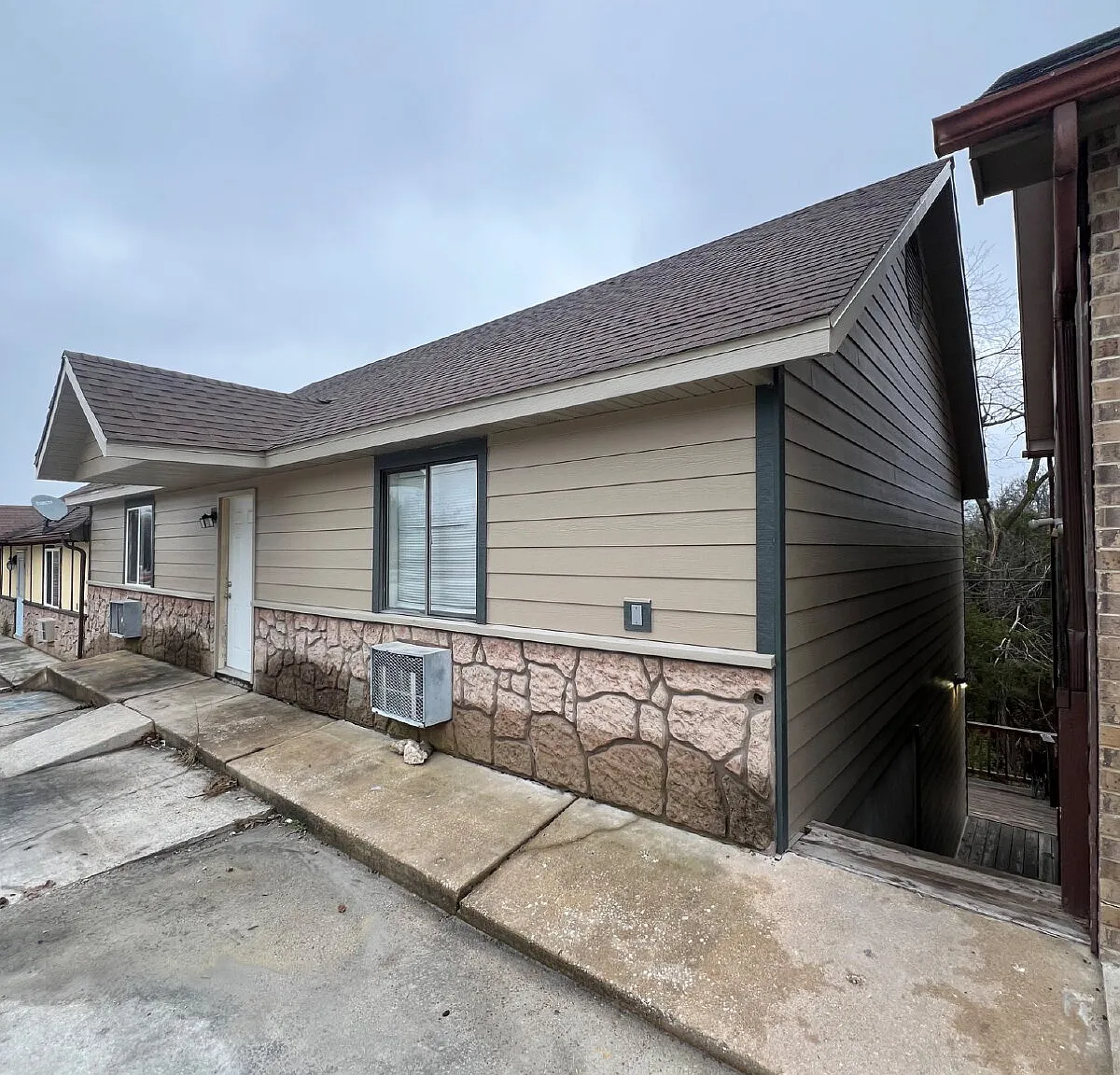 2 bed, 1.0 bath, $895 — Photo 4
