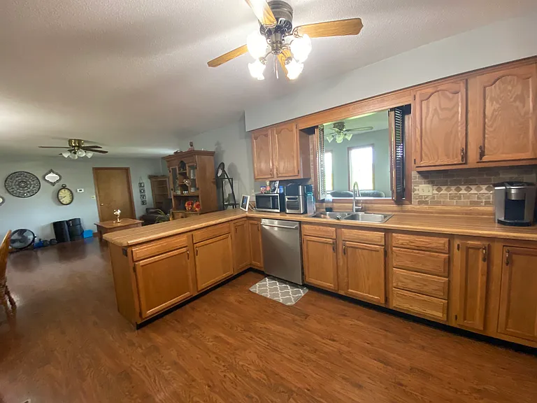 689 Apple Blossom Ln — Photo 17