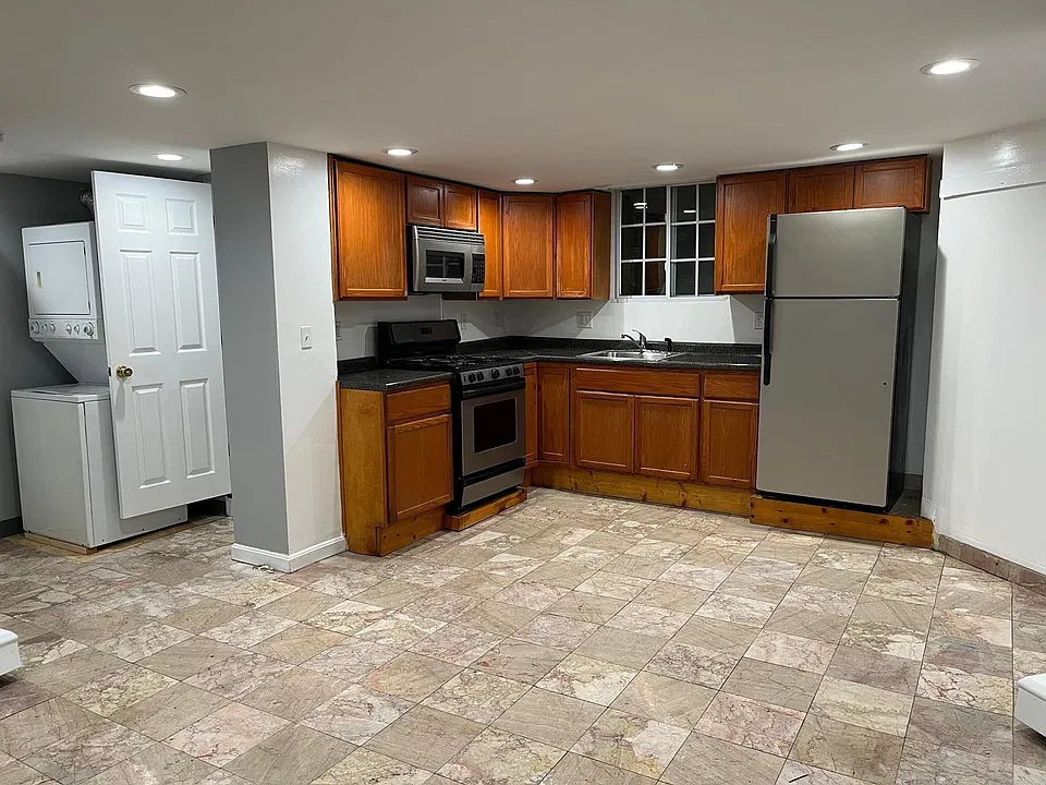66 Beach St #2
