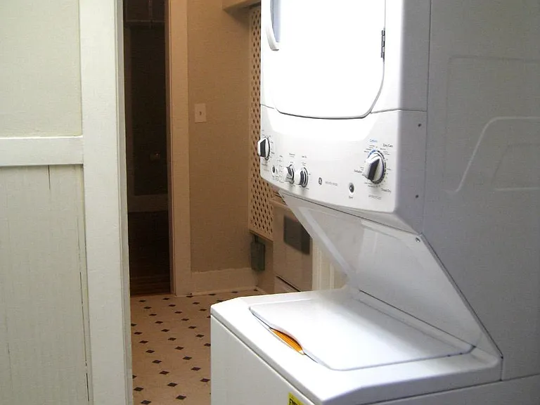 2601 E St #B — Photo 10