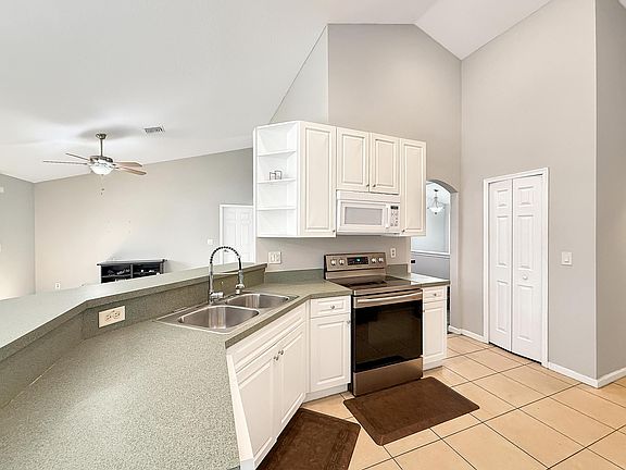 5th image of 1526 SW Dycus Avenue