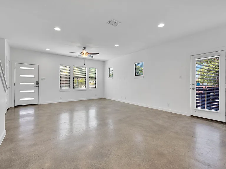 1162 N Olive St — Photo 8