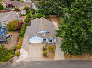 925 Chickses Dr, Coos Bay, OR 97420