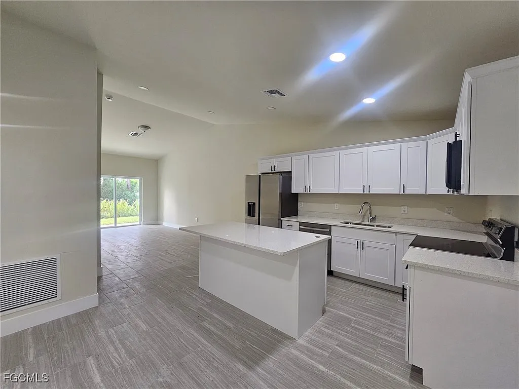 3 bed, 2.0 bath, 1200 sqft, $1,725 — Photo 4