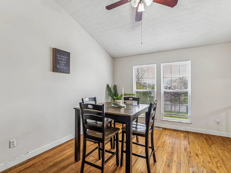 3270 Gurtis Dr — Photo 8