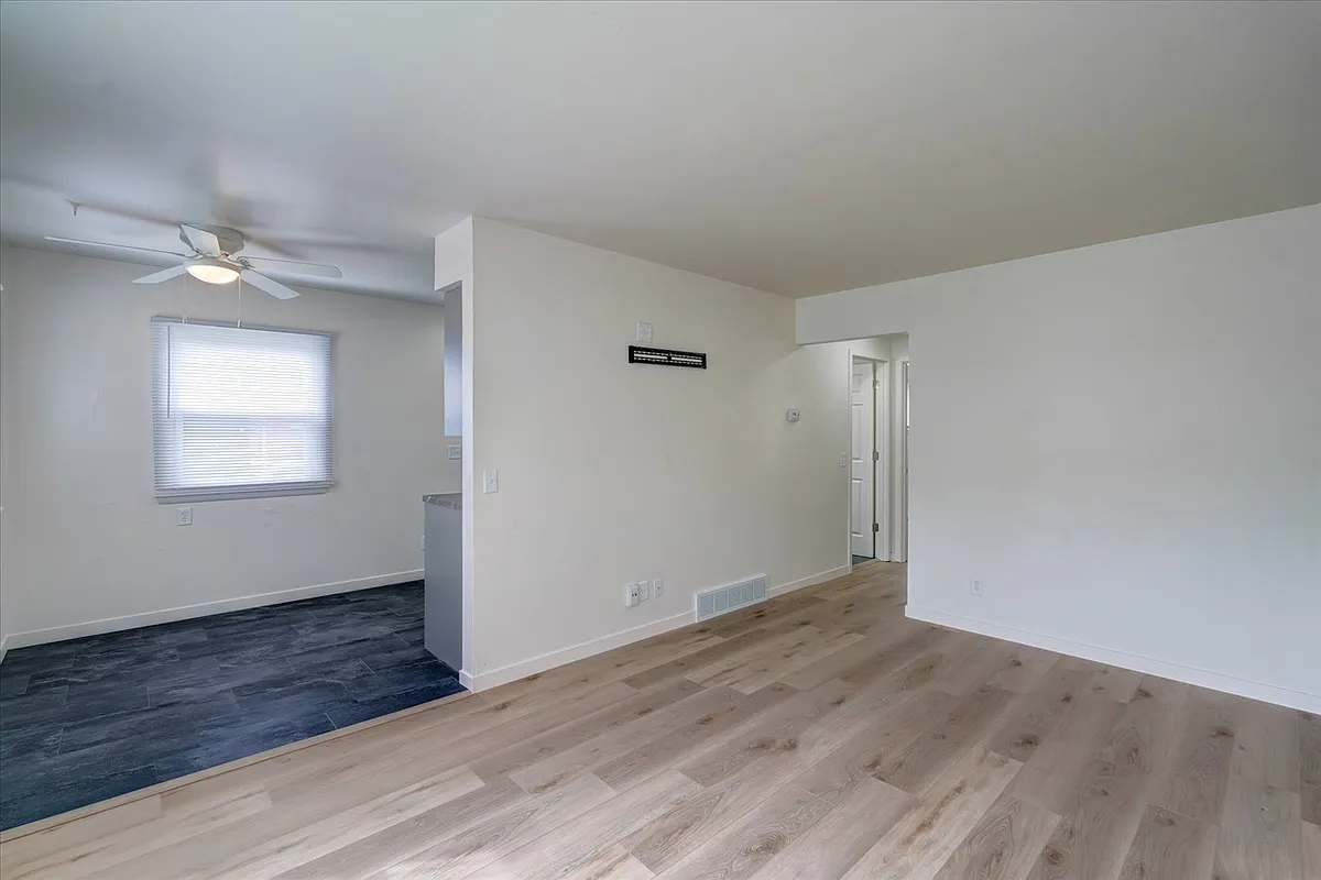 Building Photo - 1902 Lake Point Dr #3