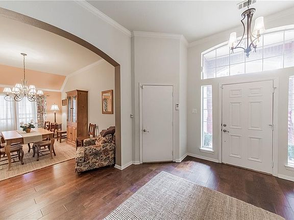 3rd image of 333 Lakeside Dr