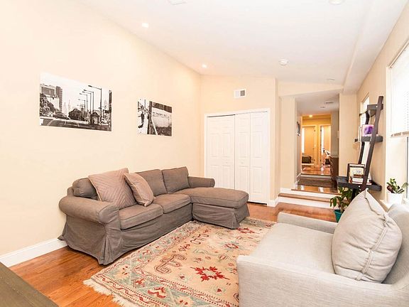 3rd image of 318 Dickinson St #2