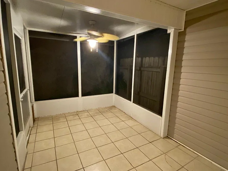 2404 Suwanee Ln — Photo 2