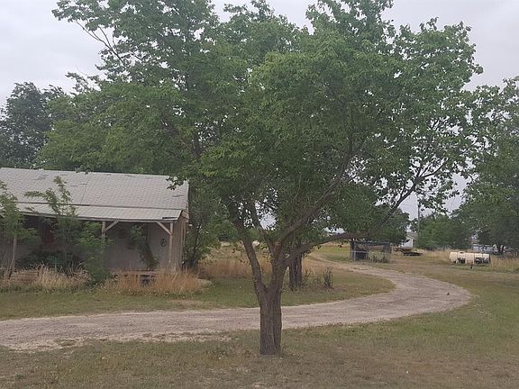4th image of 816 N County Road 2970