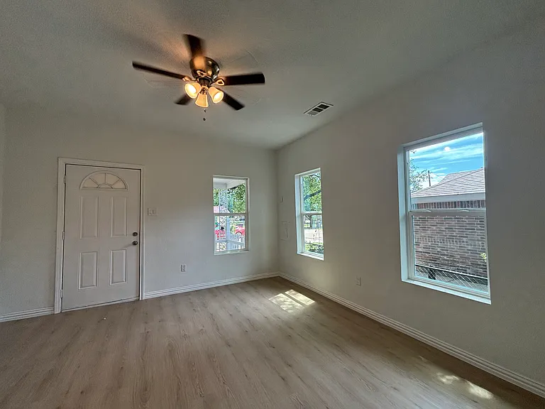 1815 Leath St — Photo 3