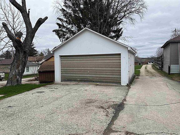 4th image of 109 S Milwaukee St