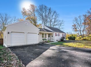 3800 Pine Ave, Levittown, PA 19056