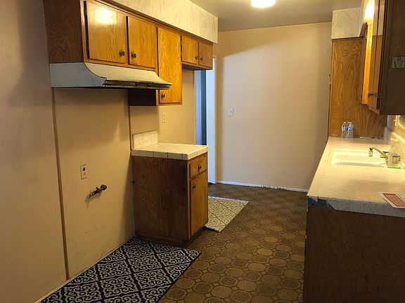 4th image of 10768 Lincoln Ave