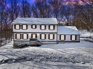 301 Meadowbrook Heights Dr, New Windsor, NY 12553