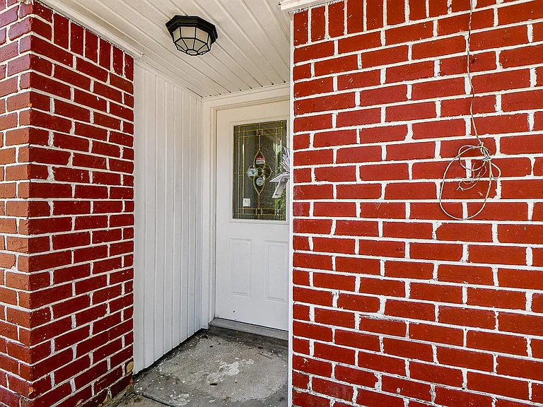 5811 Greencraig Dr — Photo 3
