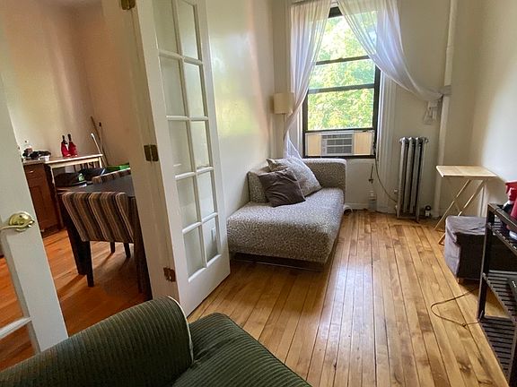 4th image of 569 W 161st St #4
