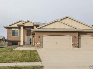 2217 S Mary Beth Ave, Sioux Falls, SD 57106
