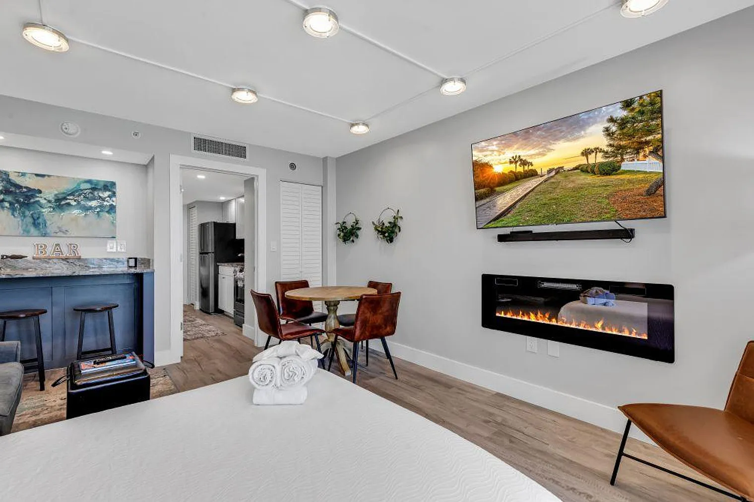 1 bed, 1.0 bath, 645 sqft, $12,125 — Photo 2