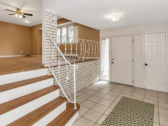 3rd image of 12 Piper Dr