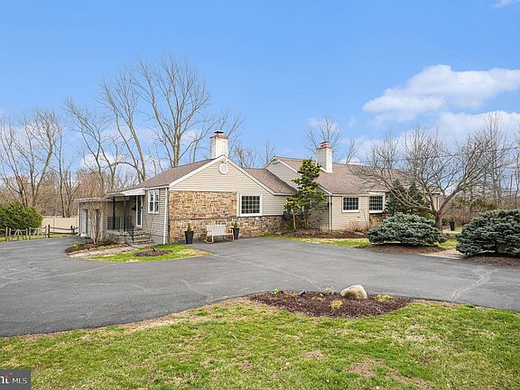 4th image of 1408 Evans Rd